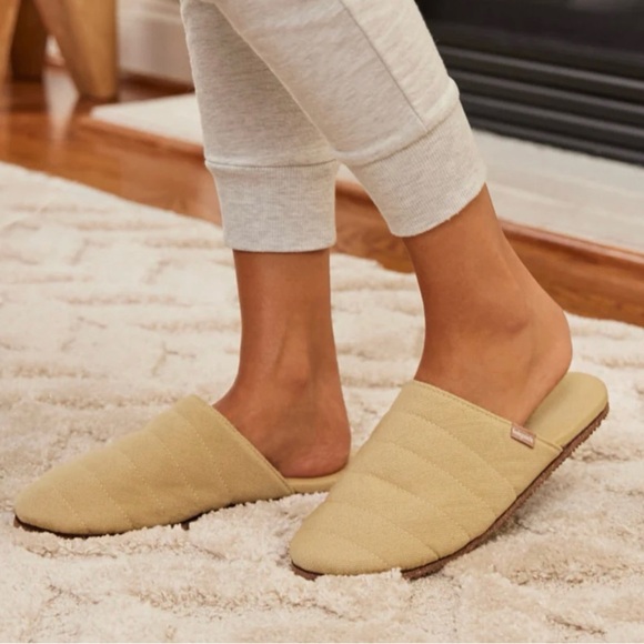 Feelgoodz Yosemite Women’s Quilted Mule Slippers Sz Women’s Medium 8-9 - Picture 2 of 4